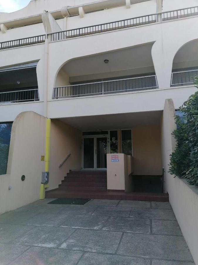 40m With Terrace In A With Pool Apartment *