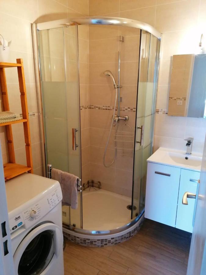 Apartment 40m With Terrace In A With Pool *